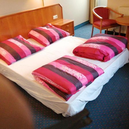 Apartment แลมแพร์ตไฮม์ ภายนอก รูปภาพ