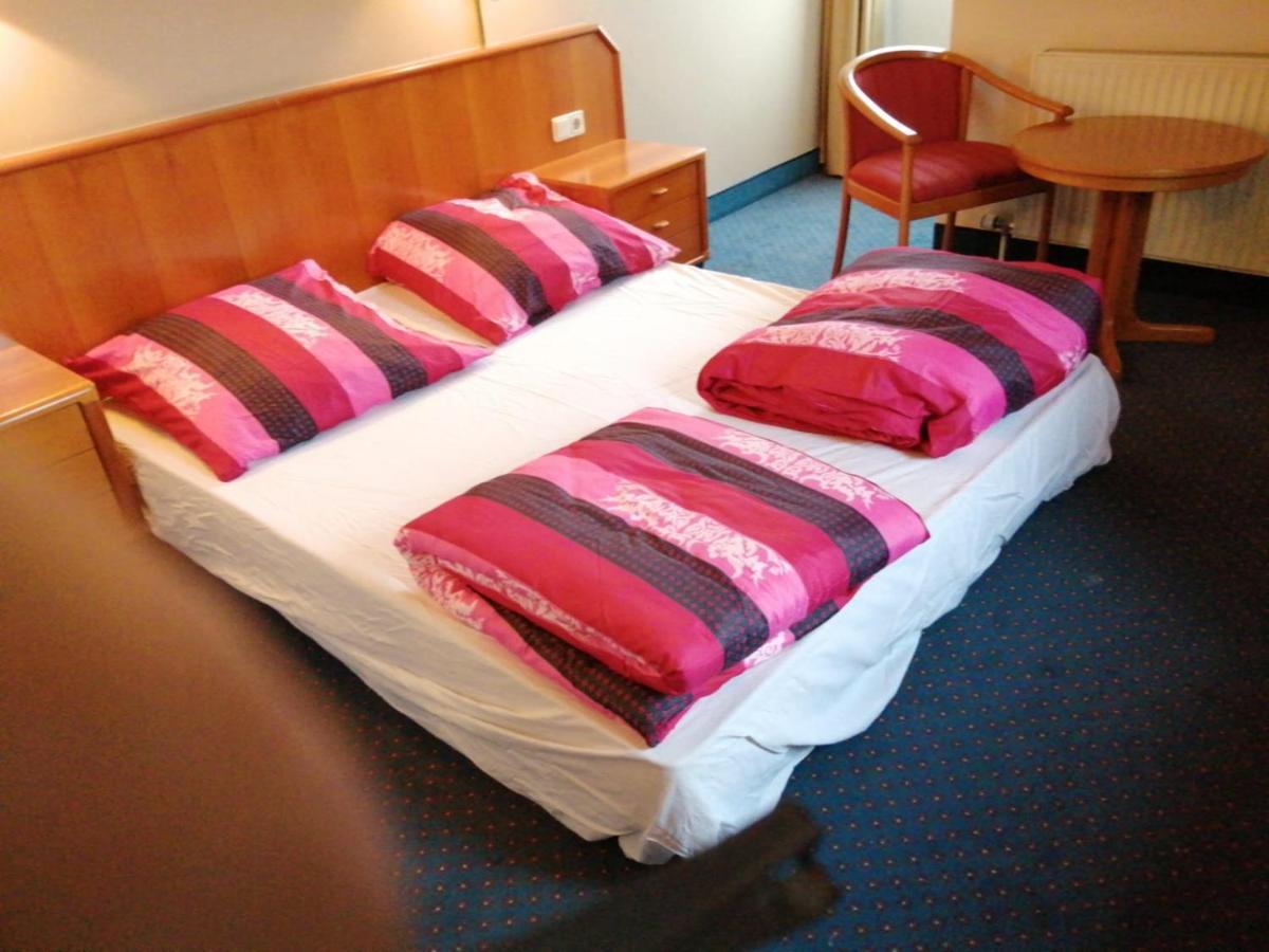 Apartment แลมแพร์ตไฮม์ ภายนอก รูปภาพ